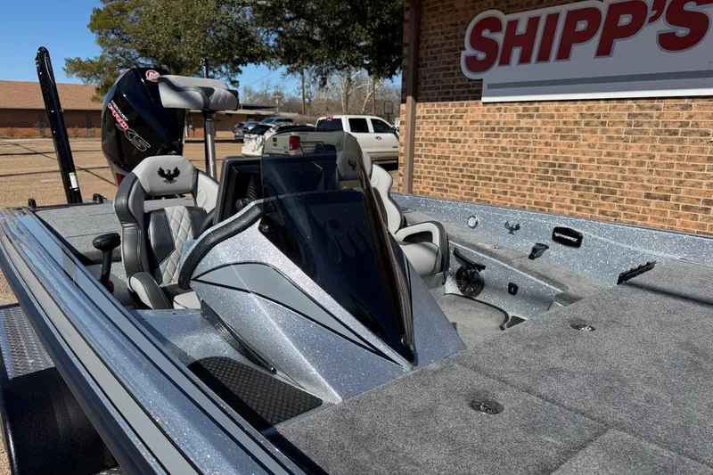 Slide: The Image of 2026 Phoenix 921 Elite X boat at Shipp's. - 5