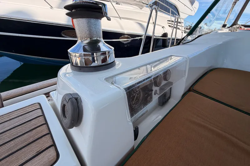 Slide: The Image of Cockpit view of 2005 Beneteau Oceanis Clipper 423 sailboat with winch and seating. - 15