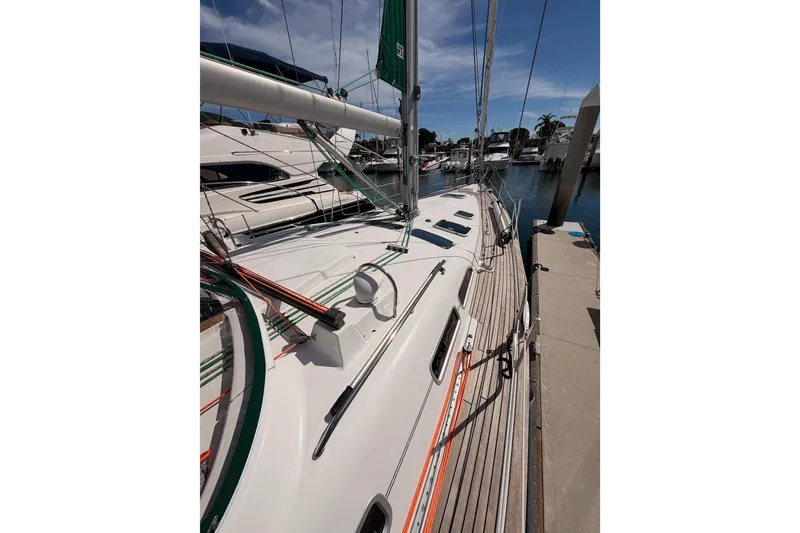 Slide: The Image of 2005 Beneteau Oceanis Clipper 423 sailboat docked at marina, sunny day. - 18