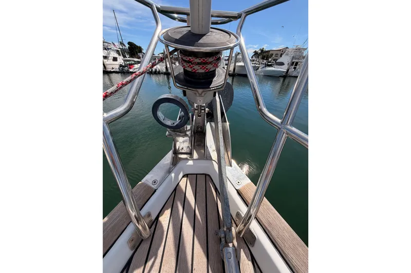 Slide: The Image of Bow view of 2005 Beneteau Oceanis Clipper 423 sailboat in marina. - 24