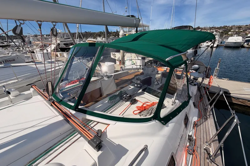 Slide: The Image of 2005 Beneteau Oceanis Clipper 423 sailboat docked in marina, green canopy, clear skies. - 29