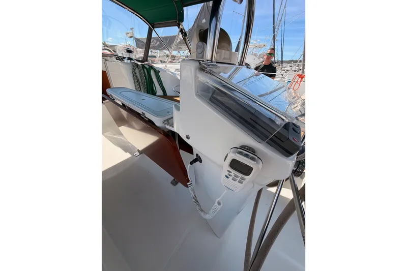 Slide: The Image of Cockpit view of 2005 Beneteau Oceanis Clipper 423 sailboat with navigation equipment. - 32