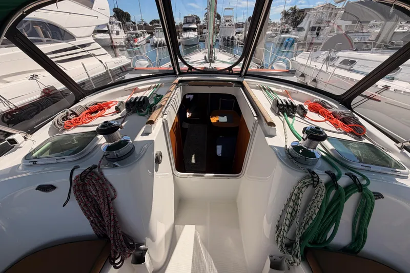 Slide: The Image of Cockpit of 2005 Beneteau Oceanis Clipper 423 sailboat, featuring ropes and winches. - 35