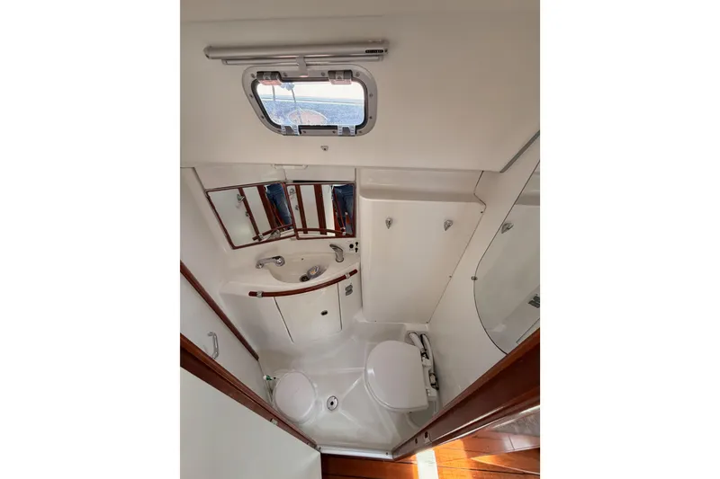 Slide: The Image of Bathroom interior of 2005 Beneteau Oceanis Clipper 423 yacht, featuring sink and toilet. - 46