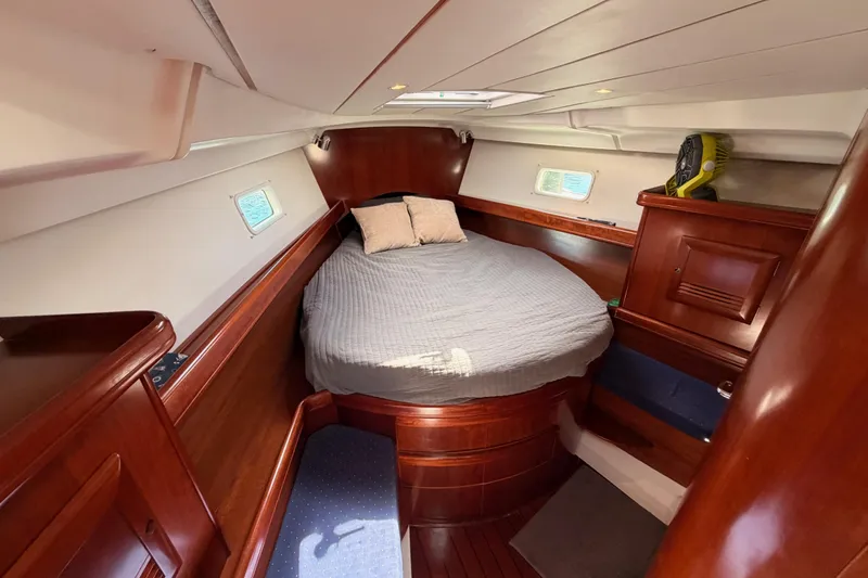 Slide: The Image of Cozy cabin interior of 2005 Beneteau Oceanis Clipper 423 with wooden finish and comfortable bedding. - 59