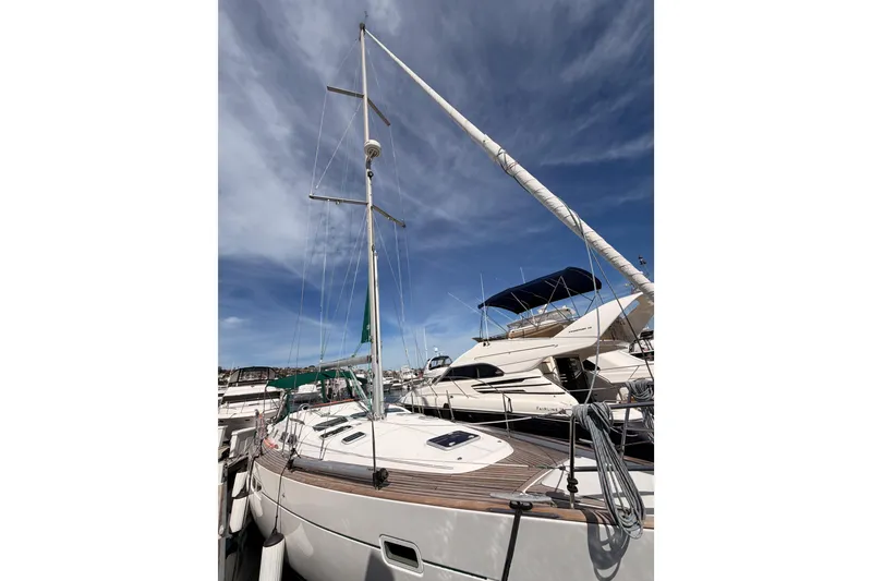 Slide: The Image of 2005 Beneteau Oceanis Clipper 423 sailboat docked under a clear blue sky. - 7