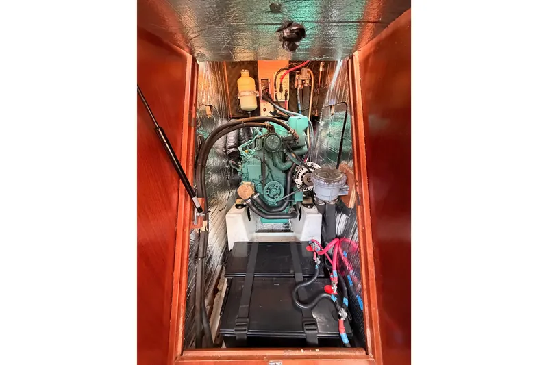 Slide: The Image of Engine compartment of 2005 Beneteau Oceanis Clipper 423 sailboat, showcasing mechanical components. - 72