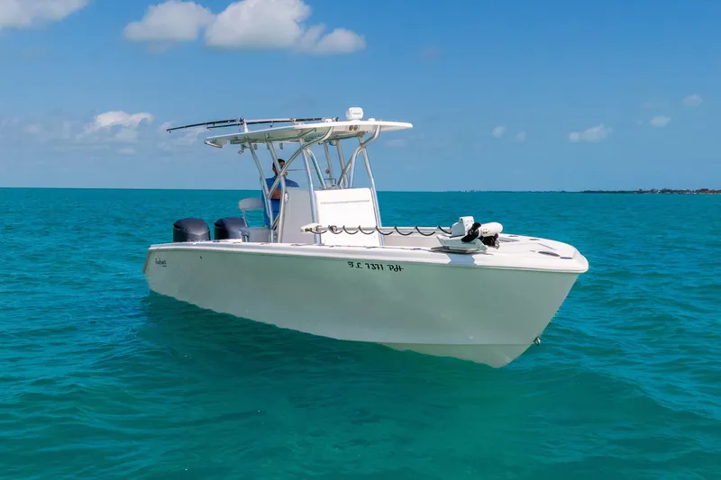 Slide: The Image of 2012 SeaHunter 29 boat on clear blue ocean under sunny sky. - 12
