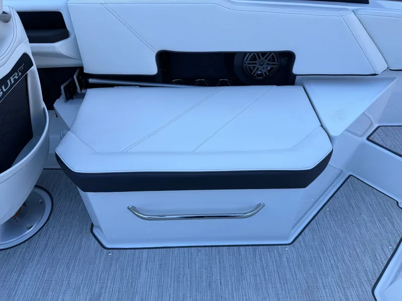 Slide: The Image of Cobalt R6 Surf 2026 - 890