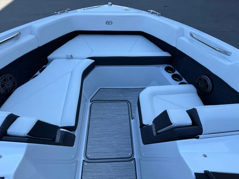 Slide: The Image of Cobalt R6 Surf 2026 - 1016