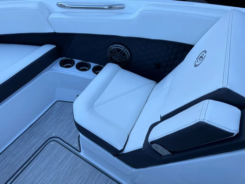 Slide: The Image of Cobalt R6 Surf 2026 - 1036