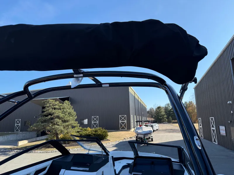 Slide: The Image of Cobalt R6 Surf 2026 - 1044