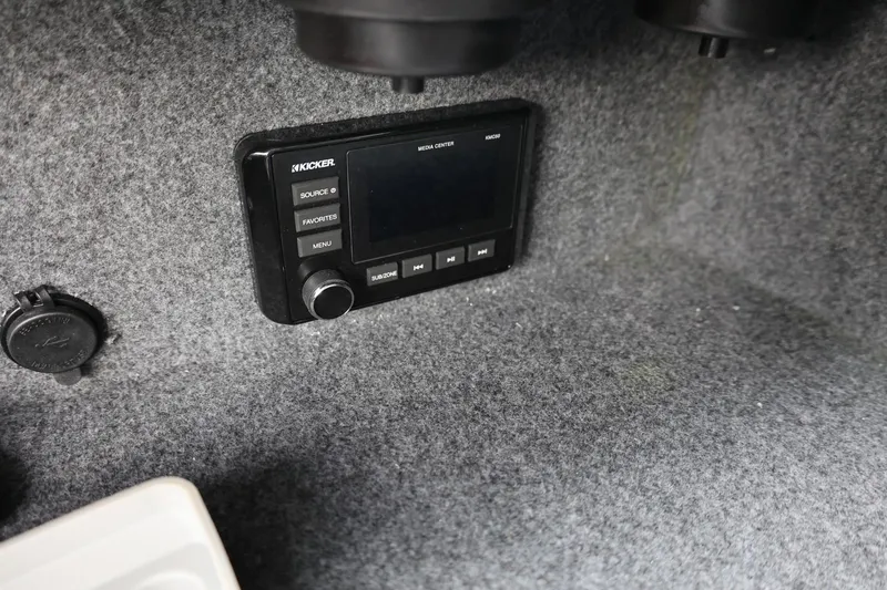 Slide: The Image of 2026 Thunder Jet 26 Alexis Pro XL audio system with Kicker media center. - 39