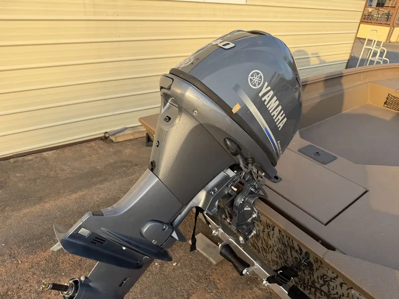 Slide: The Image of Yamaha outboard motor on Xpress HD16DBX boat, year 2026. - 13