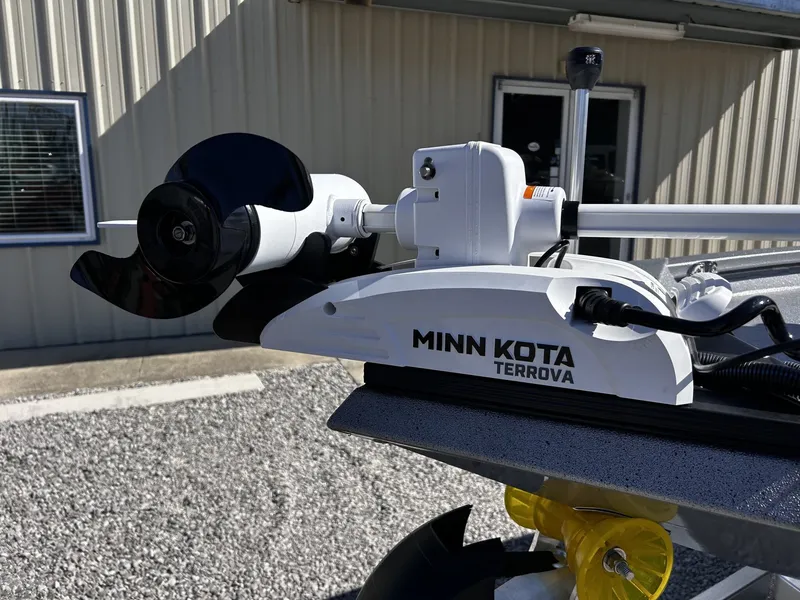 Slide: The Image of Minn Kota Terrova on Xpress H20B Bay 2026 boat. - 10