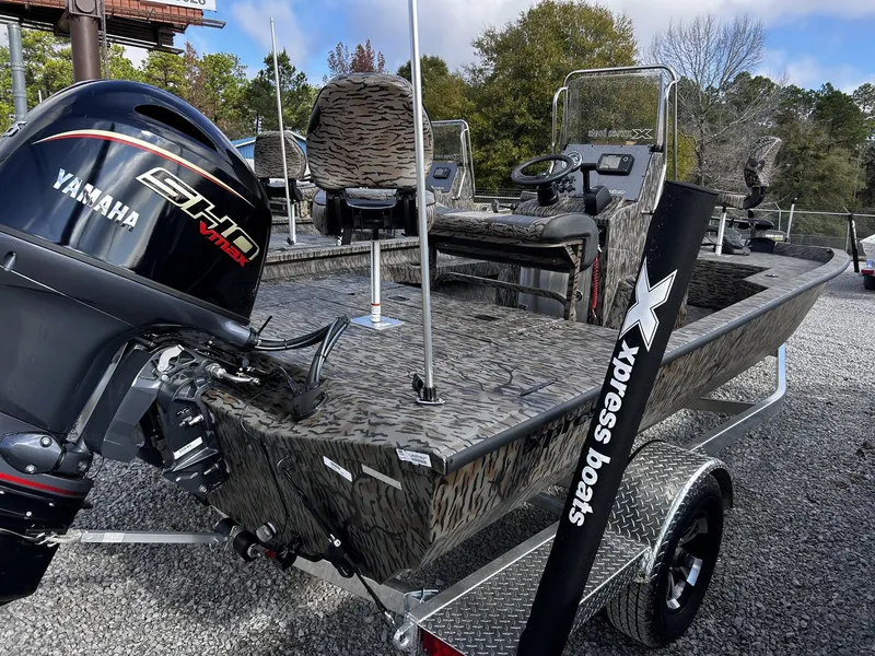 Slide: The Image of 2026 Xpress H20B Bay boat with Yamaha engine. - 3