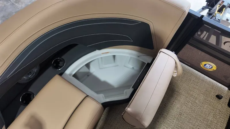 Slide: The Image of Barletta Cabrio 22U 2026 - 34