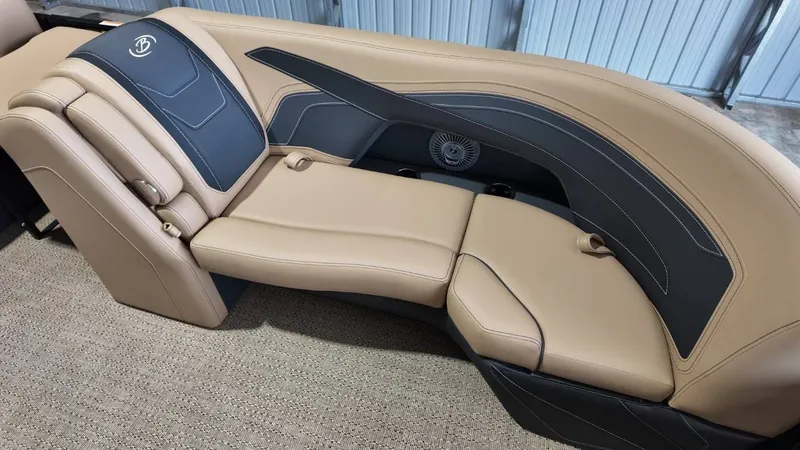 Slide: The Image of Barletta Cabrio 22U 2026 - 35