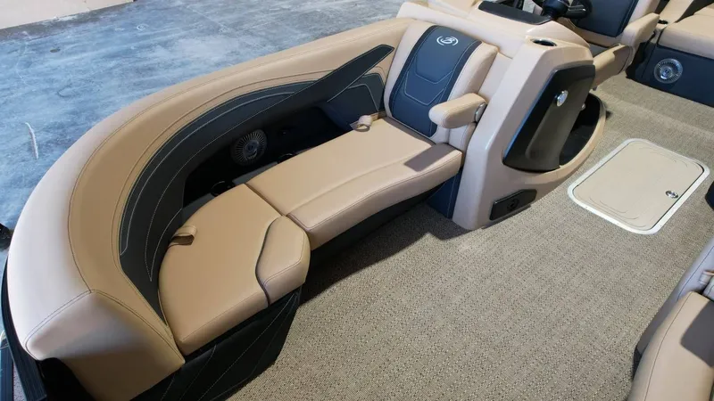 Slide: The Image of Barletta Cabrio 22U 2026 - 42