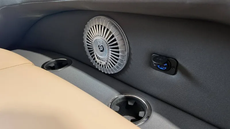 Slide: The Image of Barletta Cabrio 22U 2026 - 43