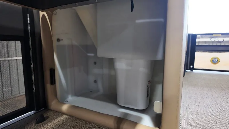 Slide: The Image of Barletta Cabrio 22U 2026 - 75