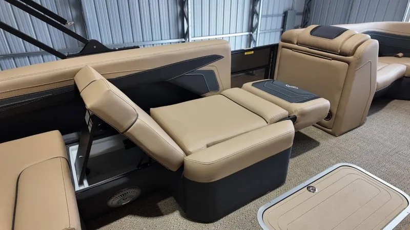 Slide: The Image of Barletta Cabrio 22U 2026 - 77