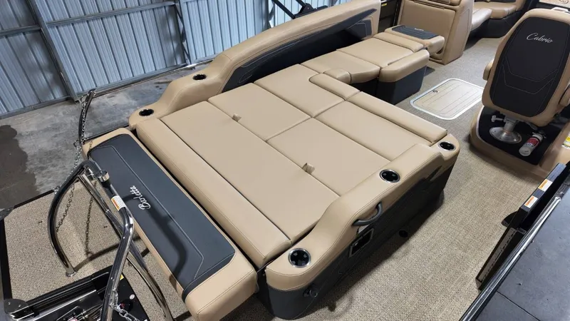 Slide: The Image of Barletta Cabrio 22U 2026 - 81