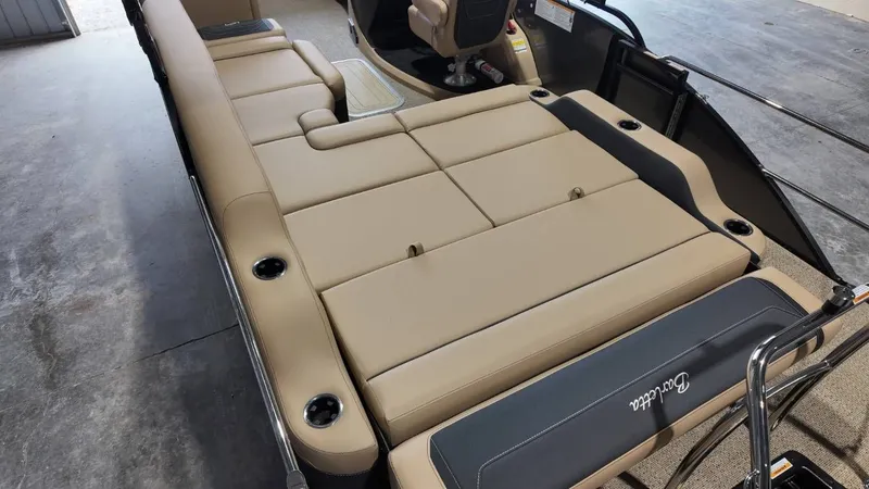 Slide: The Image of Barletta Cabrio 22U 2026 - 83