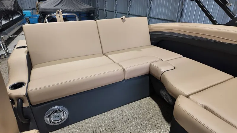 Slide: The Image of Barletta Cabrio 22U 2026 - 86