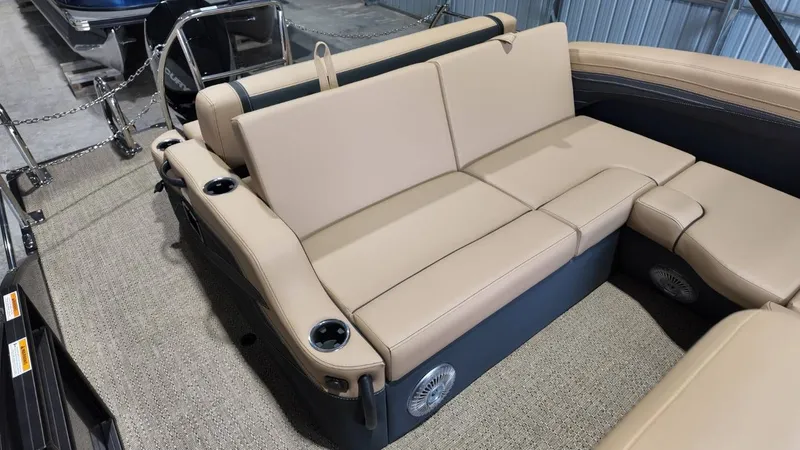 Slide: The Image of Barletta Cabrio 22U 2026 - 88