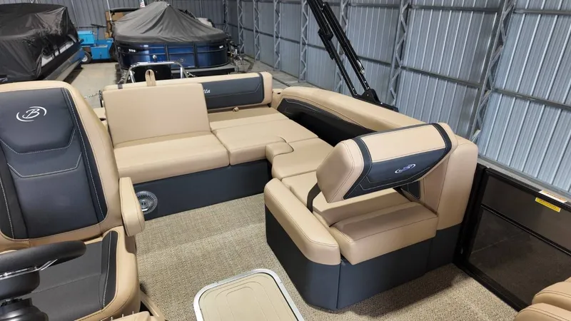 Slide: The Image of Barletta Cabrio 22U 2026 - 90