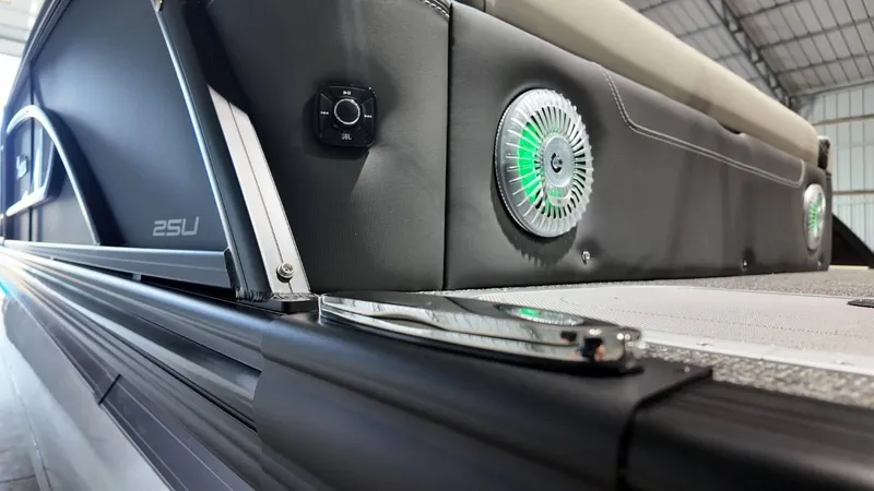 Slide: The Image of Barletta Lusso 25UA 2026 - 86