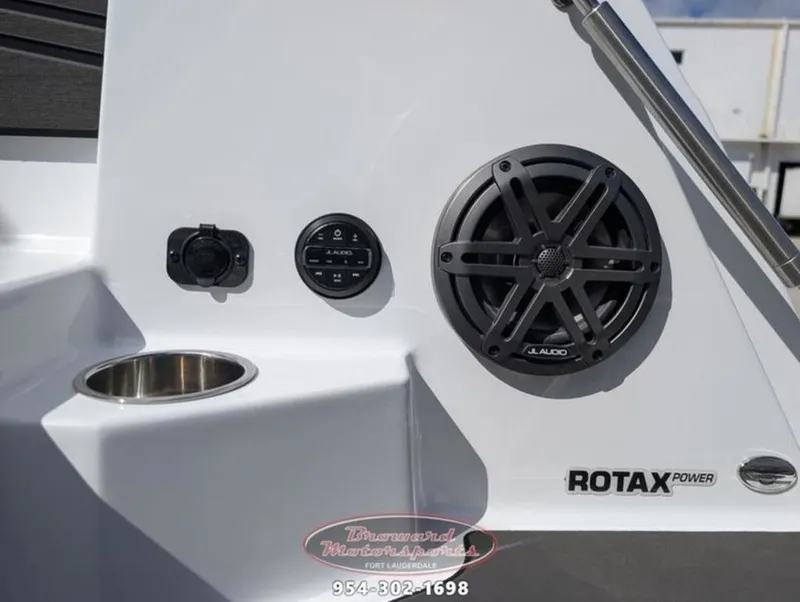 Slide: The Image of Scarab 255 Open LX 2026 - 10