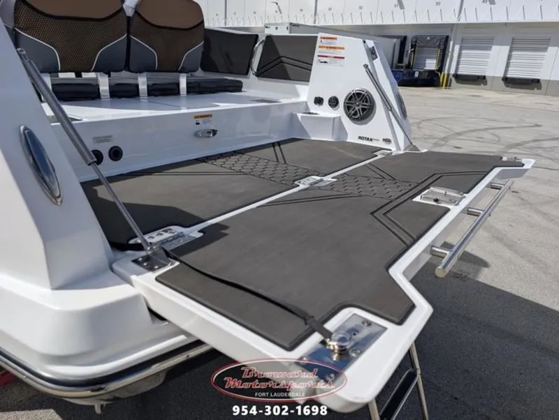 Slide: The Image of Scarab 255 Open LX 2026 - 9