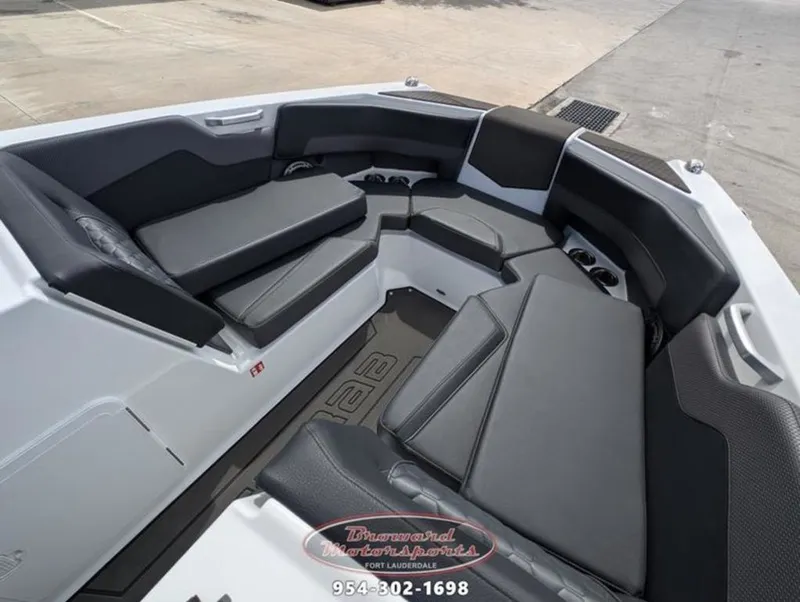 Slide: The Image of Scarab 235 LX Wake 2026 - 11