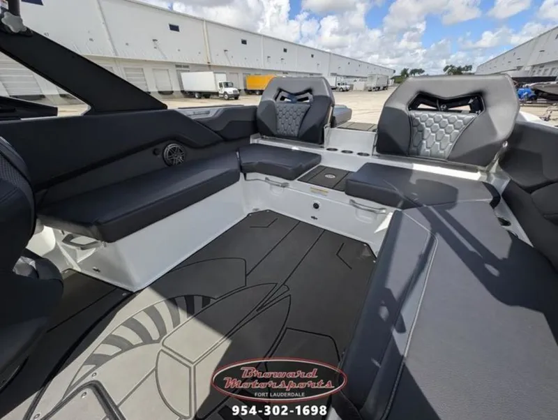 Slide: The Image of Scarab 235 LX Wake 2026 - 13