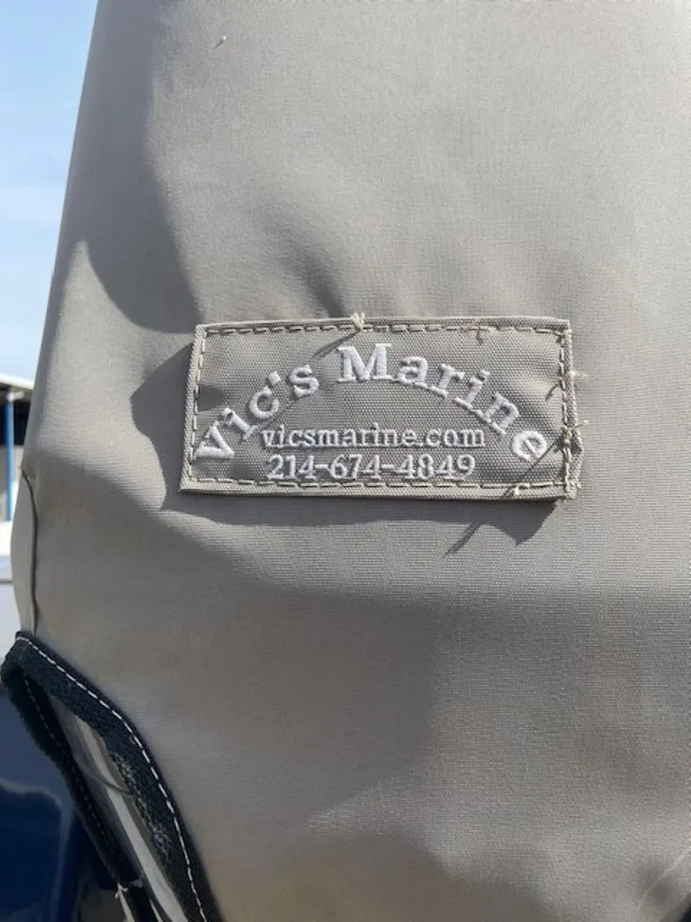 Slide: The Image of Robalo 206 Cayman 2021 - 11