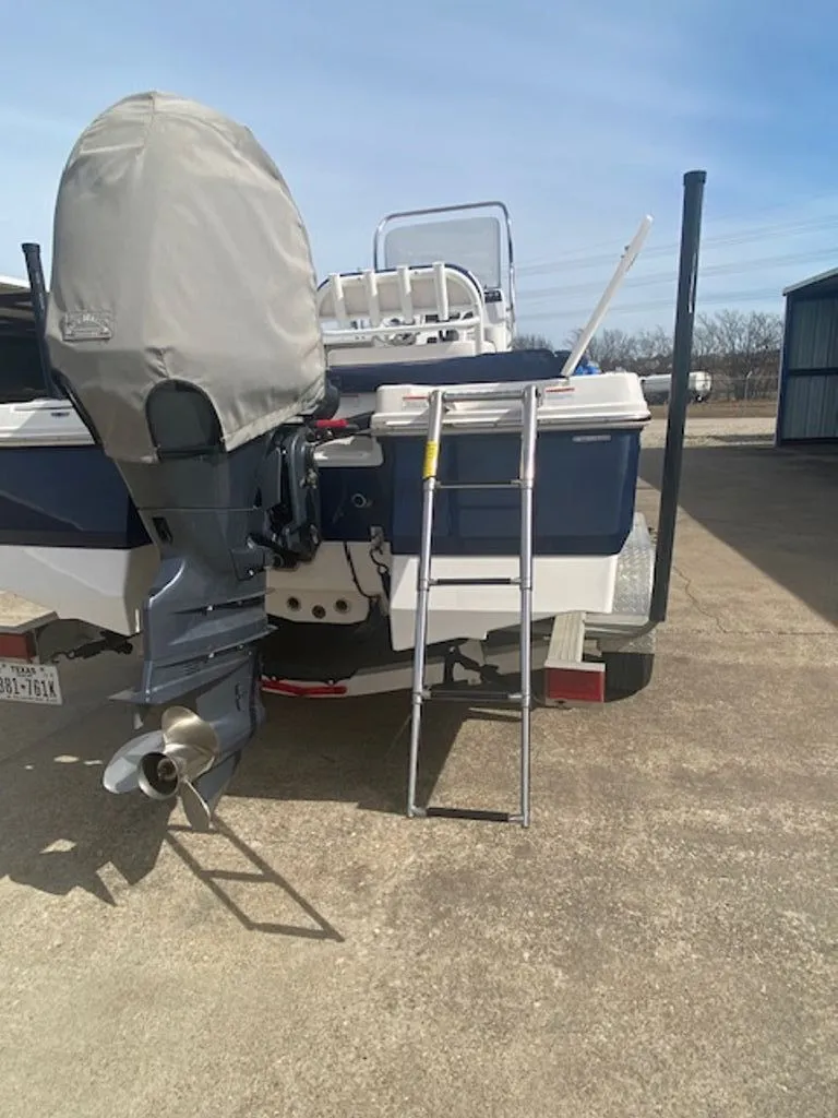 Slide: The Image of Robalo 206 Cayman 2021 - 17