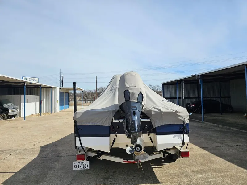 Slide: The Image of Robalo 206 Cayman 2021 - 6