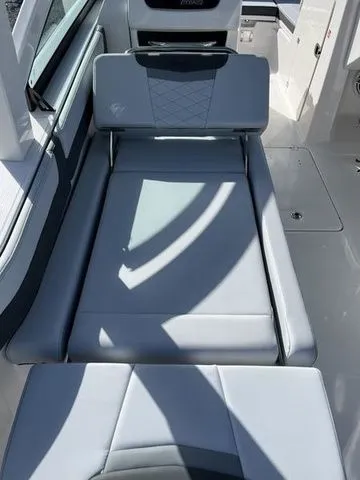 Slide: The Image of Robalo R257 Dual Console 2026 - 14