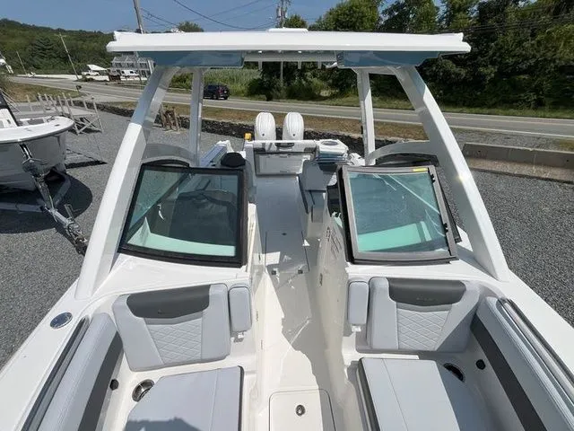 Slide: The Image of Robalo R257 Dual Console 2026 - 18