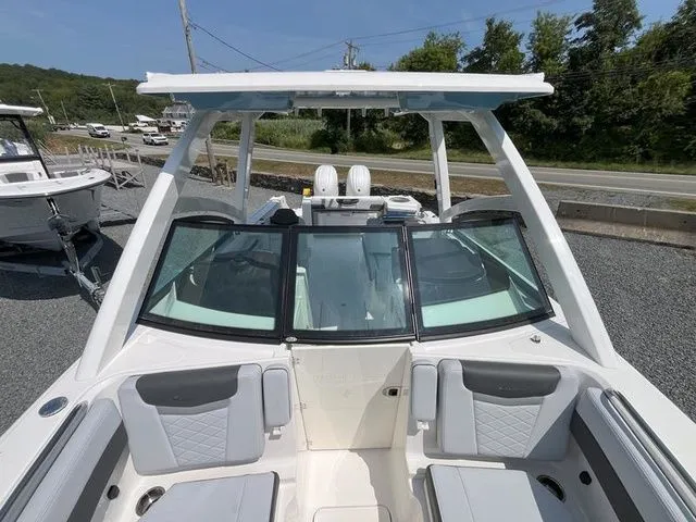 Slide: The Image of Robalo R257 Dual Console 2026 - 19