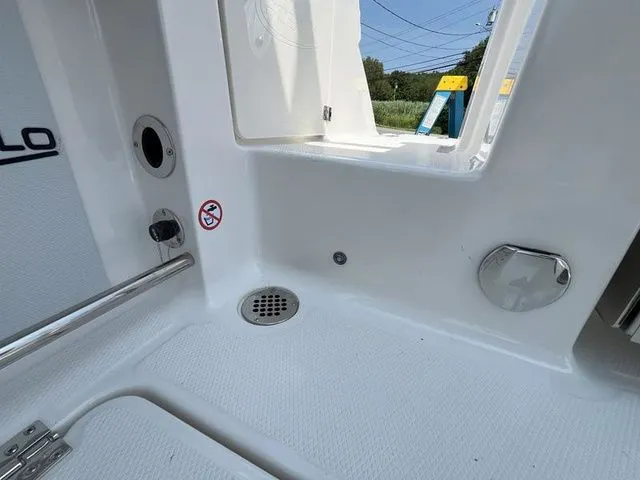 Slide: The Image of Robalo R257 Dual Console 2026 - 21