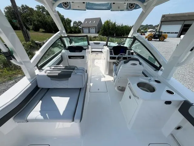 Slide: The Image of Robalo R257 Dual Console 2026 - 7
