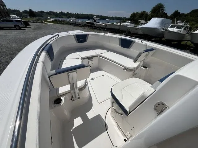 Slide: The Image of Robalo R250 Center Console 2024 - 11