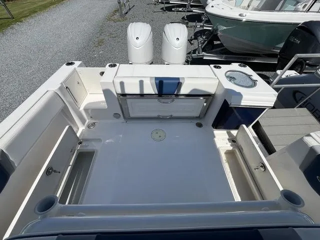 Slide: The Image of Robalo R250 Center Console 2024 - 3