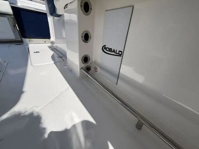 Slide: The Image of Robalo R250 Center Console 2024 - 8