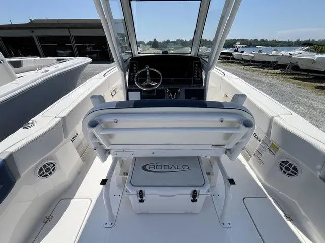 Slide: The Image of Robalo R250 Center Console 2024 - 9