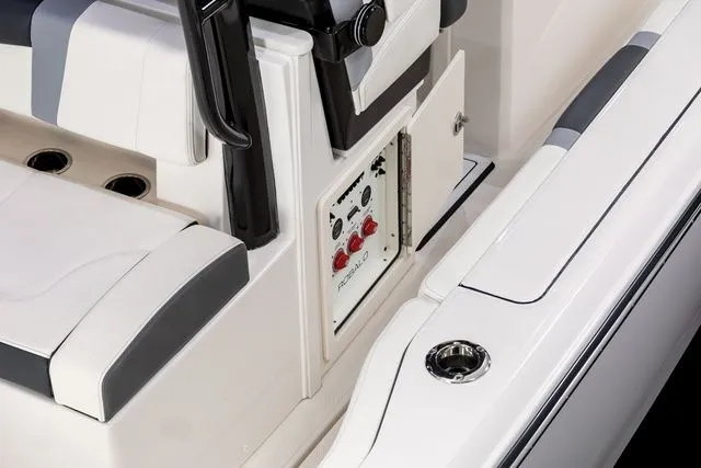 Slide: The Image of Robalo R300 Center Console 2026 - 9