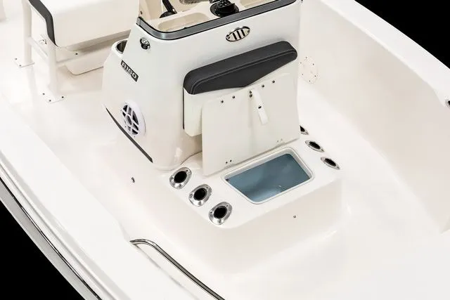 Slide: The Image of Robalo R160 Center Console 2026 - 7